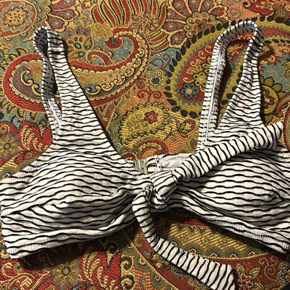 Set of 2 new Cupshe bikinis size medium - Picture 2 of 8